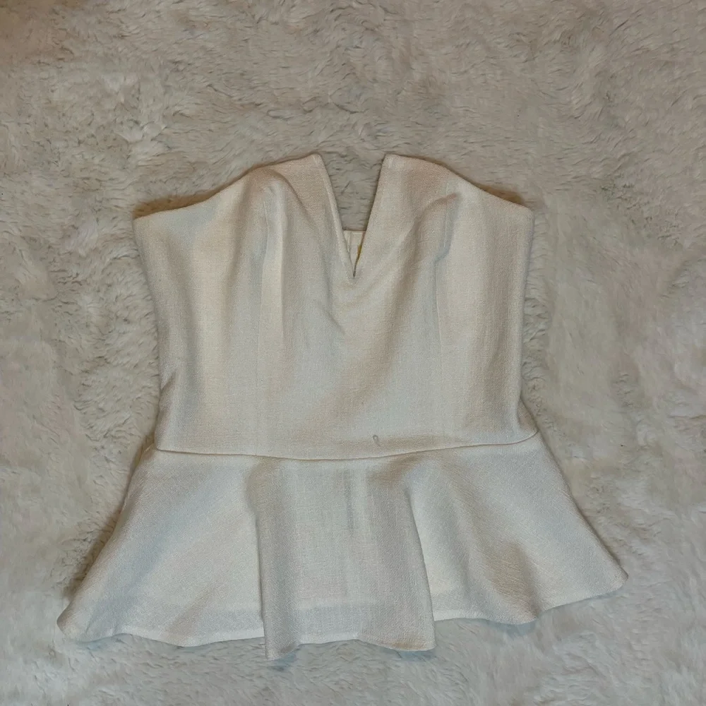 White, strapless,v shaped shirt - Picture 1 of 1